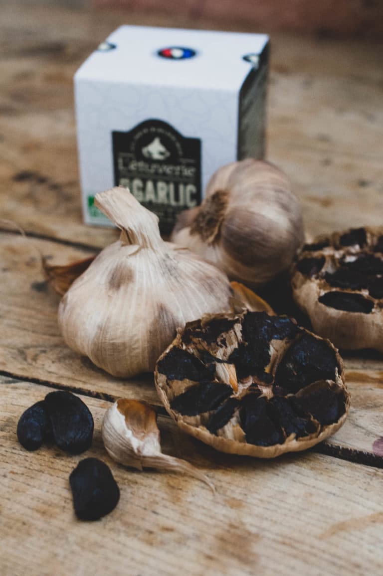 Schwarzer Bio-Knoblauch, ganze Knolle, Foto 1 von 3