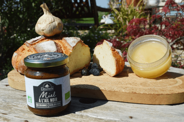 Bio-Honig mit schwarzem Knoblauch