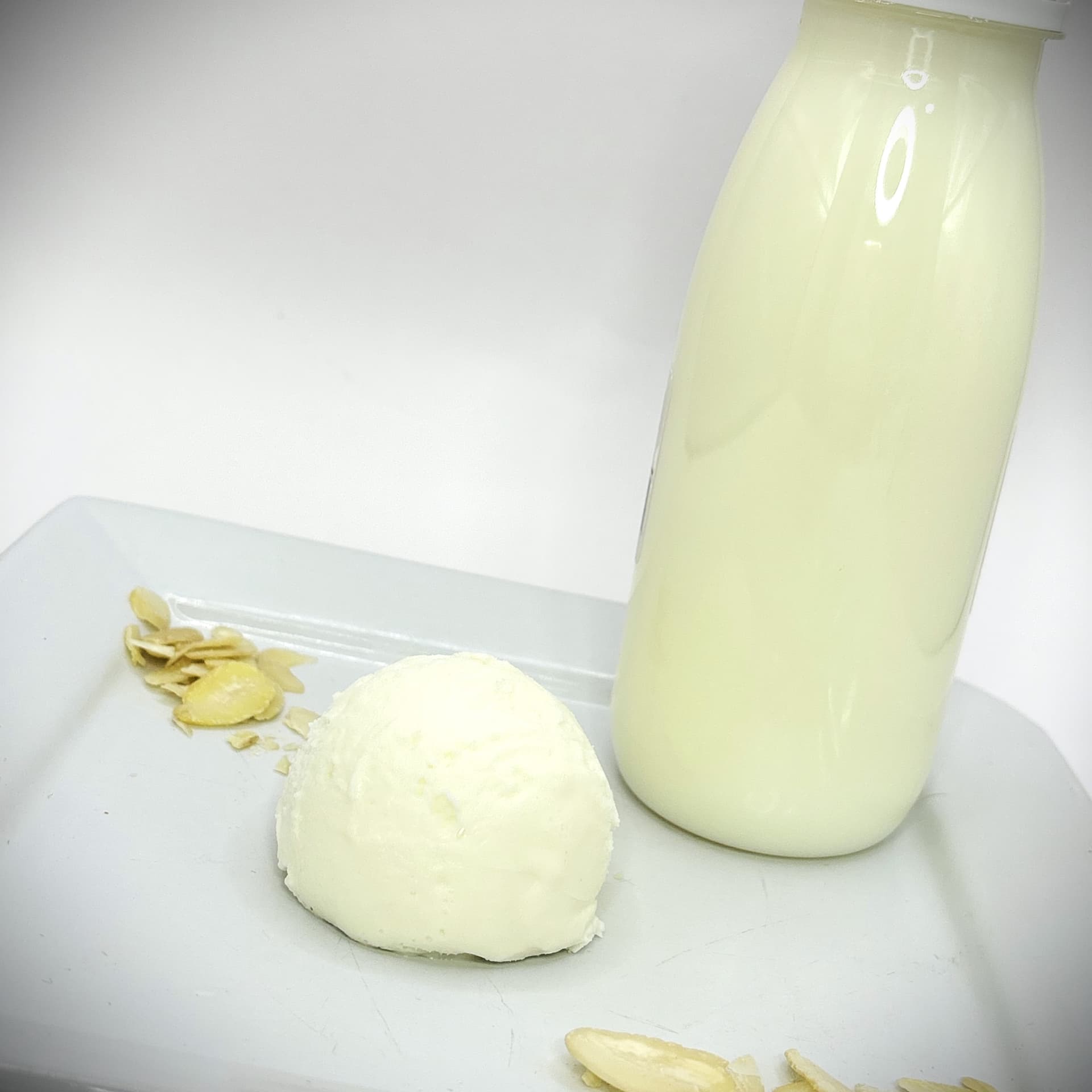 Eiscreme mit Mandeldrink, Foto 1 von 1