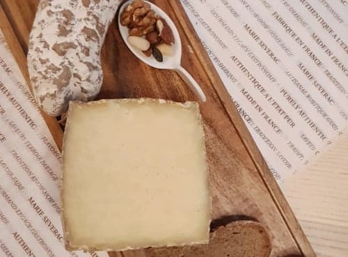 Brett Babory: halber Sanérac und Salami vom Salers-Rind aus dem Cantal, ohne Nitrit, Foto 1 von 1