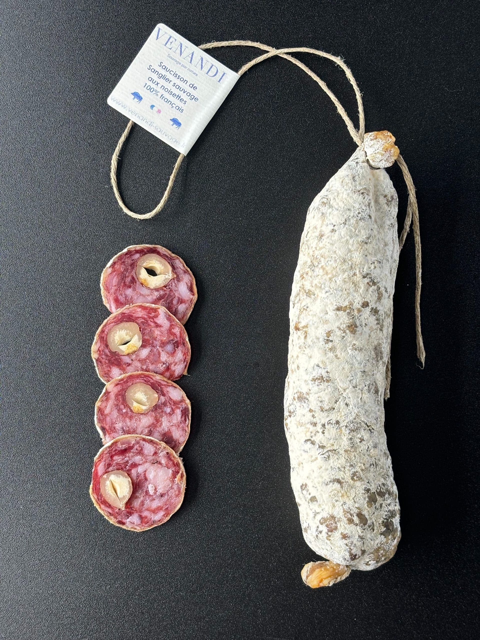 Saucisson vom Wildschwein mit Haselnüssen, Foto 1 von 3