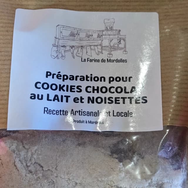 Backmischung für Cookies mit Milchschokolade und Haselnüssen