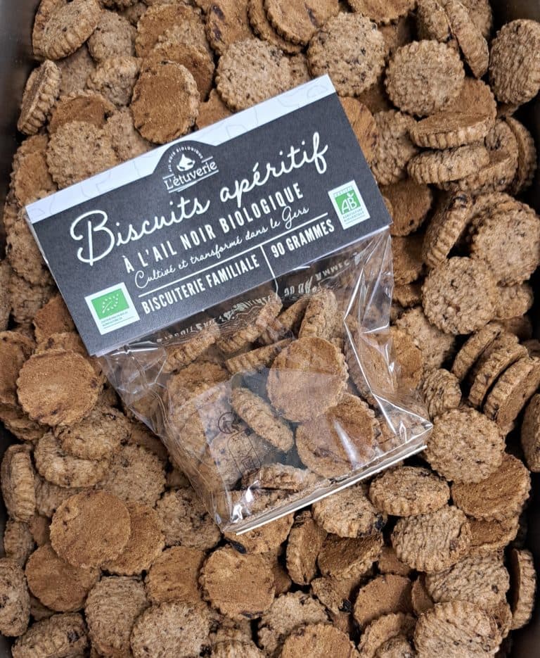 Bio-Aperitifgebäck mit schwarzem Knoblauch